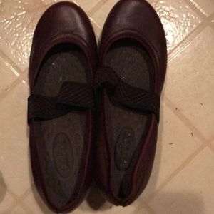 Clark’s Privo maroon mary jane pumps 6.5